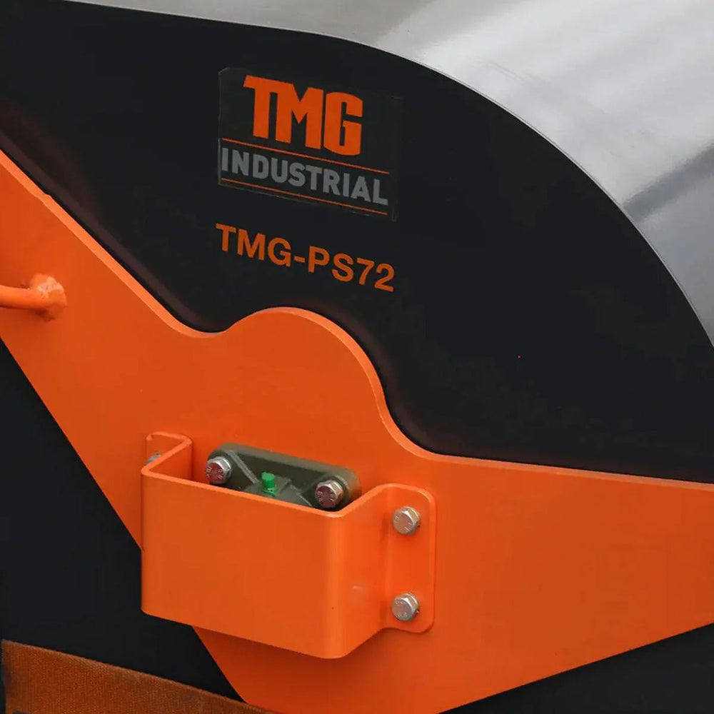 Balayeuse ramasseuse de 72 po avec godet pour chargeuse compacte